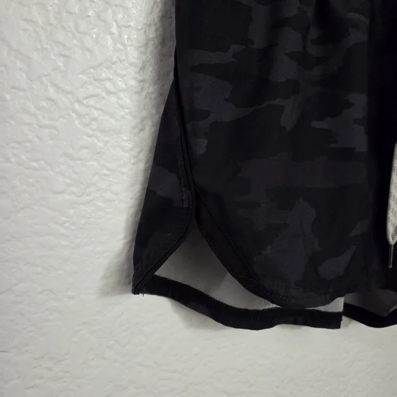 Vuori Clementine Shorts Women's Size Small - Picture 4 of 7